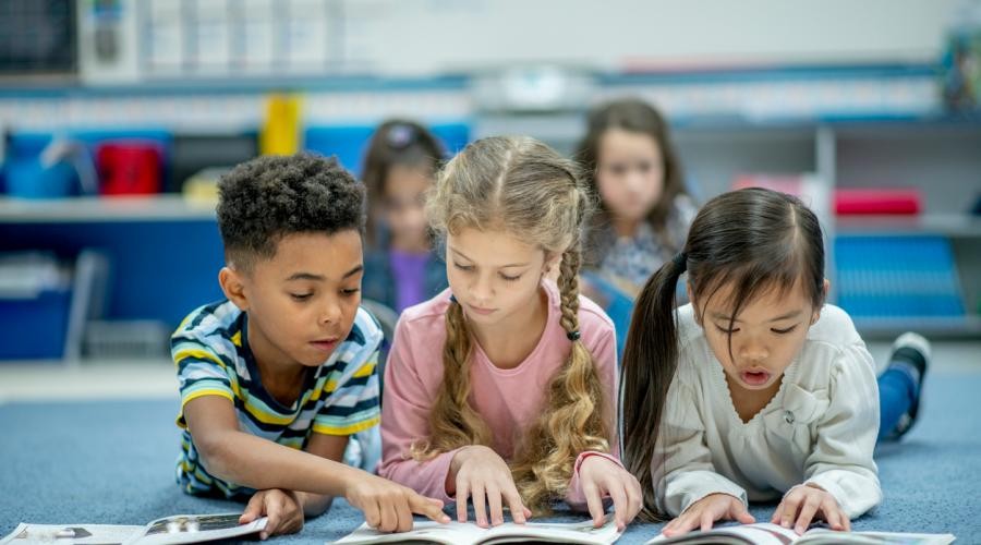 Lesende Kinder Lesende Kinder